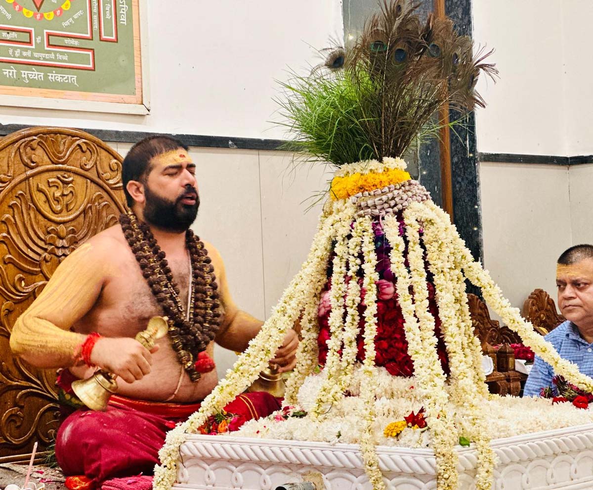 सेक्टर 89 के श्री अमृतेश्वर मंदिर में ट्राइसिटी का पहला स्फटिक शिवलिंग स्थापित